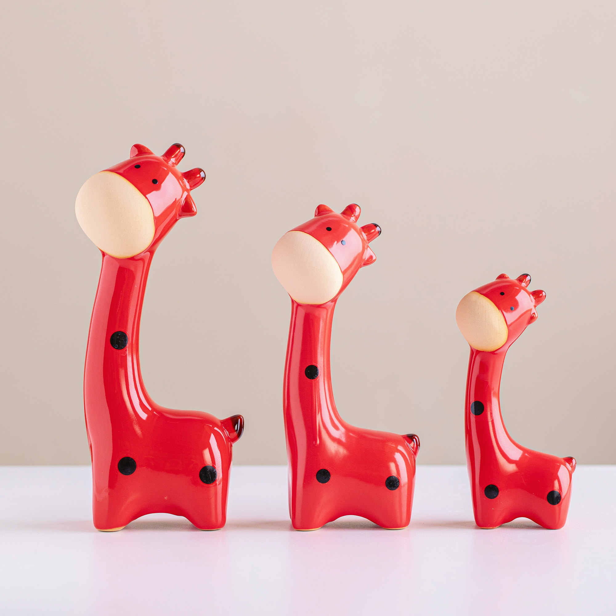 创意陶瓷长颈鹿工艺品一家三口景德镇摆件家居装饰花园小动物装饰,淘宝优惠券,粉丝福利购,淘宝优惠卷