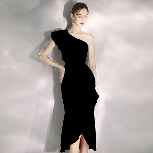晚礼服裙女2026新款高级感黑色轻奢小众高端平时可穿斜肩小个子 - 图1