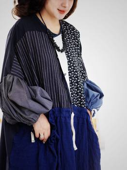 Jinghaobuyi ການອອກແບບຕົ້ນສະບັບແບບຍີ່ປຸ່ນແບບສິລະປະການປະທັບຕາທີ່ກົງກັນຂ້າມກັບແຂນ puff ສີຟ້າທໍາມະຊາດ patchwork linen dress
