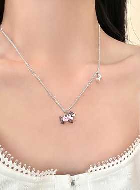 2025新款彩色滴油腊肠狗吊坠项链女锁骨链轻奢小众高级感颈链配饰