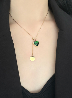 2025新款绿色爱心吊坠项链女款小众高级感时尚百搭T恤卫衣链配饰