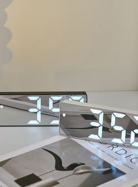 创意简约时尚镜面时钟