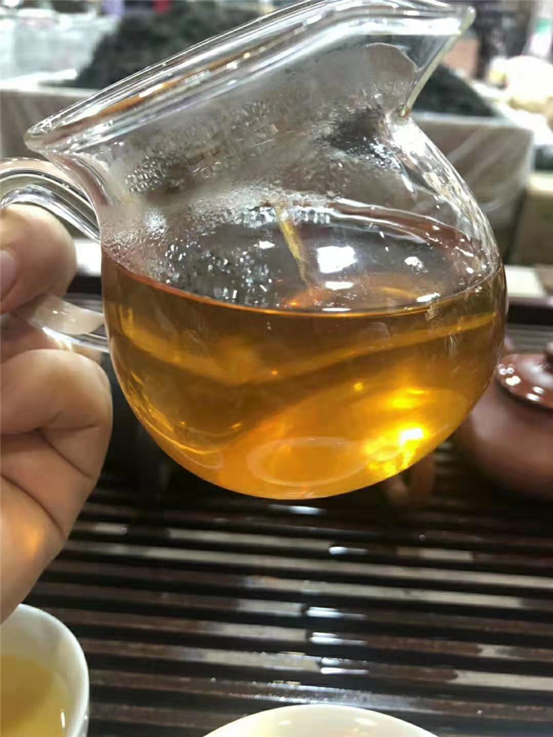 普洱茶  生茶 2010年象山茶厂勐宋傣叶生茶 357克/片  特价包邮 - 图3