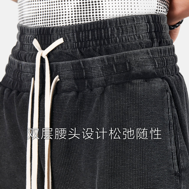 TOMATOPAPA Men's Loose Straight Quarter Pants Distressed Splicing Double Waistband Drawstring Casual Waffle Shorts