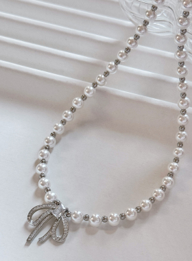 蝴蝶结吊坠珍珠项链满天星女款2025新款爆款轻奢小众高级感毛衣链