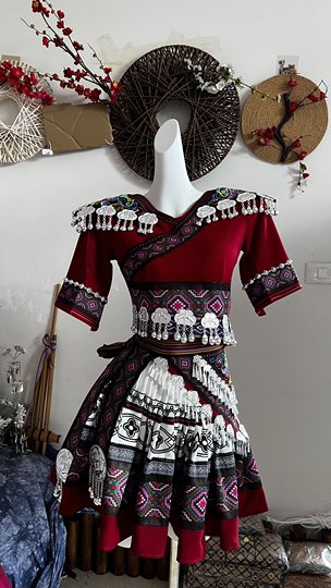 2025新款苗族服装女少数民族服饰成人演出服土家族舞蹈表演服套装