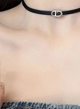 法式温柔暗黑chocker项链高级感甜酷欧美字母皮绳项圈精致锁骨链