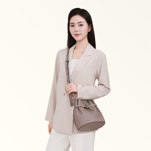 【礼物】FURLA芙拉AURA牛皮迷你女士手提斜挎包休闲水桶包 - 图3