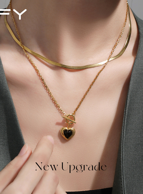 复古黑金爱心吊坠项链女轻奢气质毛衣链2025新款高级感叠戴颈链