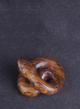 海南黄花梨湘工灵蛇吊坠把件