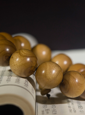 鬼脸纹金丝楠木男士佛珠手链