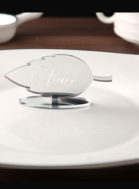 木板姓名雕刻婚礼晚餐金色叶子