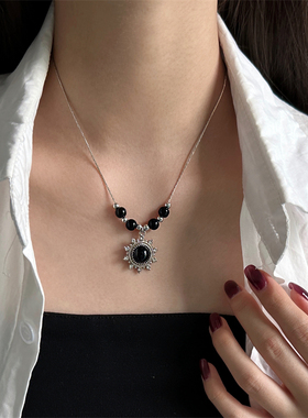 法式复古高级感黑色水晶花朵项链