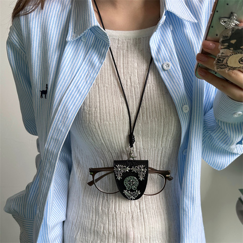 欧美复古暗黑风十字架眼镜收纳盒吊坠项链挂件女小众设计感配饰 - 图2