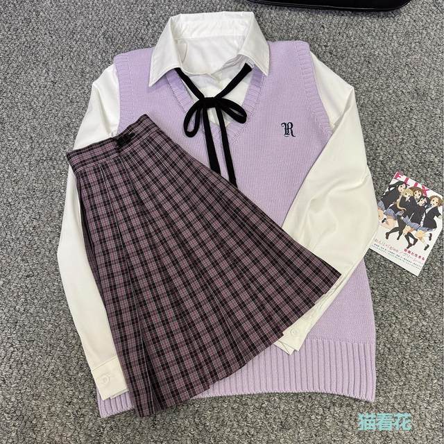 Plaid skirt sweater vest shirt suit preppy style