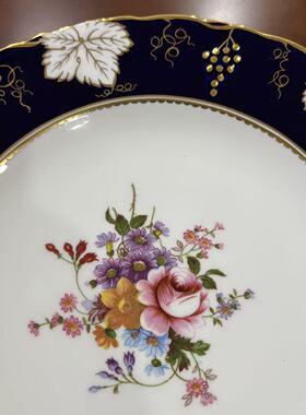 Royal Crown Derby 皇冠德比 1978年葡萄藤蔓 描金钴蓝花卉收藏盘