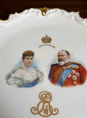 Royal Doulton 道尔顿 1902年爱德华七世加冕 花边鎏金古董收藏盘