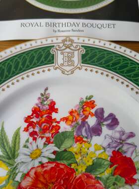 Royal Crown Derby 皇家皇冠德比 1985年女王母亲生日花束纪念盘