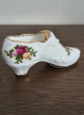 Royal Albert 皇家阿尔伯特 老镇玫瑰小瓷鞋 花卉纹饰摆件瓷靴子
