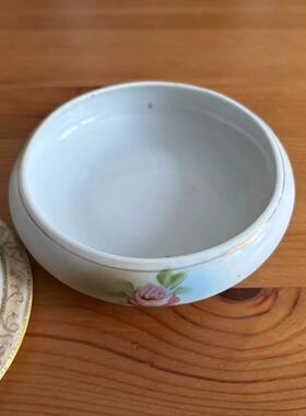 欧洲回流 日本中古手绘花卉香薰盒 老瓷器收藏摆件瓷罐 盖盒