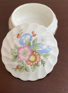 Wedgwood 韦奇伍德 Ribbon Cascade 英国戒指首饰罐 轻奢瓷罐盖盒