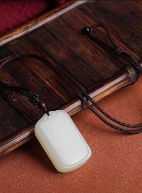 和田色平安无事牌吊坠玉石吊坠玉坠玉佩男女款项链情侣百搭简约款