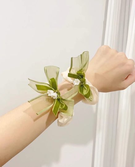 Flor de muñeca lirio de los valles pequeña novia de boda fresca y hermosa