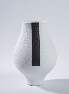 陶瓷装饰新中式客厅博古架