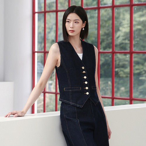 衣香丽影宽松原色牛仔马甲女2026秋装新款复古马夹上衣150221803 - 图1