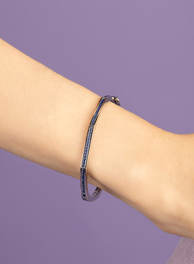 [春季新品]APM Monaco蓝色几何密镶手镯女叠戴百搭精致简约设计感