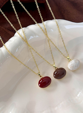 秋冬新款咖色白色红色相思豆项链女滴釉豆豆锁骨链轻奢小众毛衣链