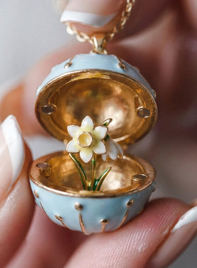 新款12月份圆形盒子可开合花朵精致设计款畅销小巧项链铜镀金保色