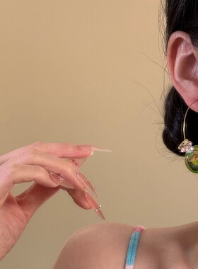度假风彩色串珠耳钉拍照高级感