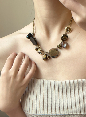 中式美拉德高级感黑金木纹虎眼石项链复古黄铜做旧钮扣锁骨毛衣链