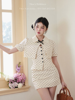 ສອງ Narcissus ຊານົມລູກສາວຊຸດ Waist Bow Polka Dot Vest Hip Cover Skirt College