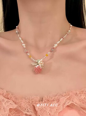甜美多巴胺串珠草莓吊坠项链女小众设计感锁骨链choker2026年新款