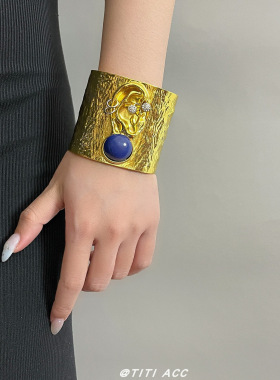 欧美重工夸张立体带宝石耳朵宽版手镯女轻奢高级感大耳垂开口手环