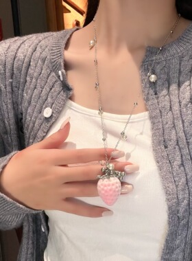 粉色植绒草莓吊坠甜美渐变项链