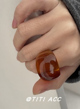 法式复古琥珀色仿蜜蜡戒指女小众设计简约晕染树脂指环精致食指戒