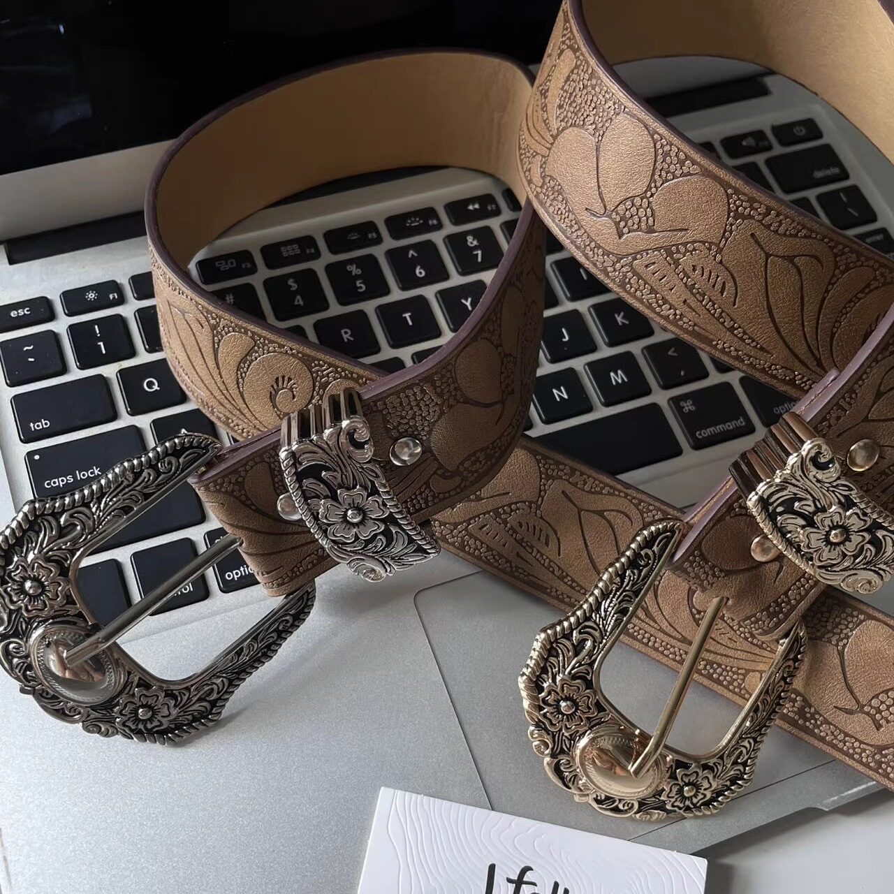 复古甜酷辣妹棕色雕刻皮带女y2k亚文化设计感雕花腰带2025年新款