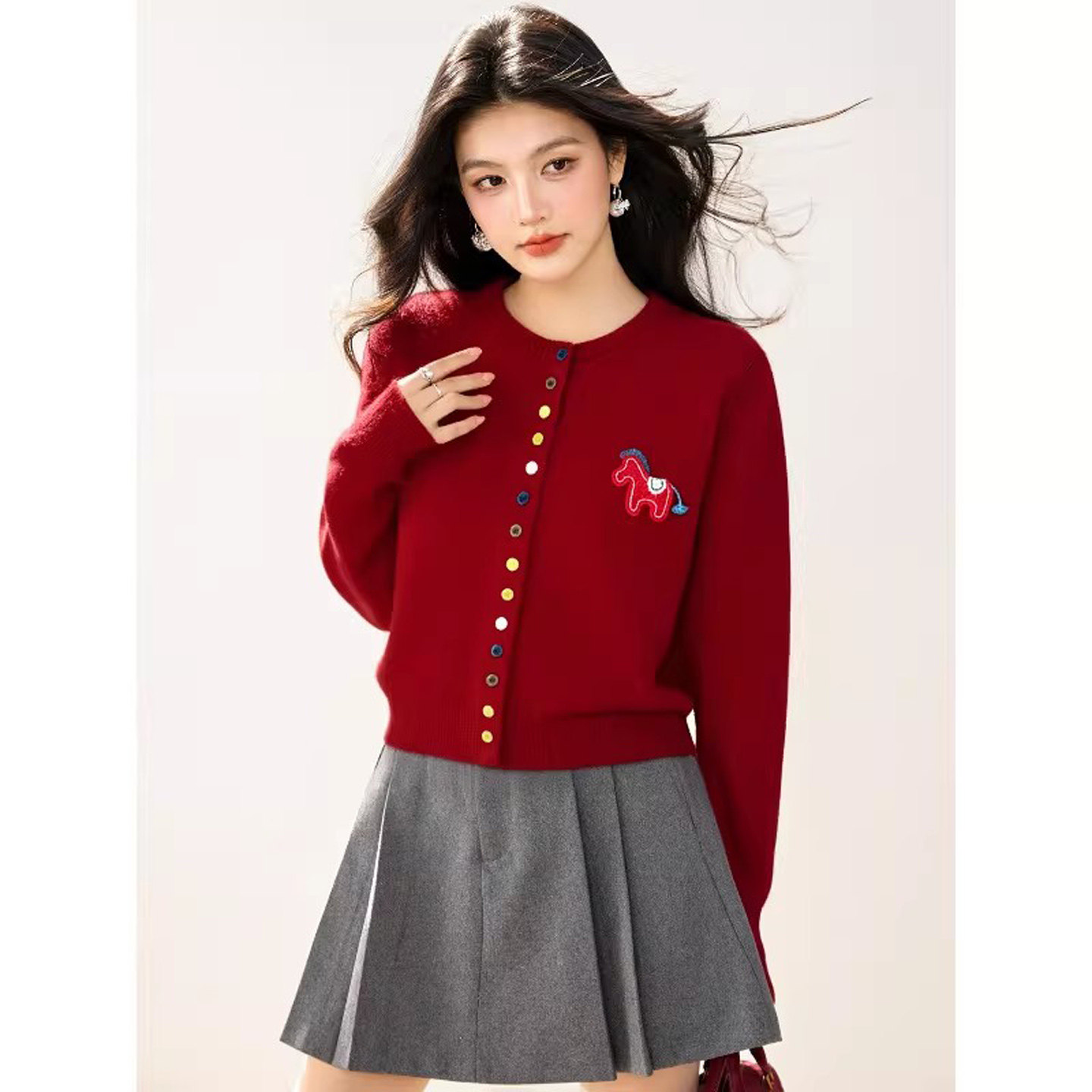 新年红色毛衣外套女2025新款冬季加厚羊绒上衣刺绣彩色扣针织开衫,淘宝优惠券,粉丝福利购,淘宝优惠卷