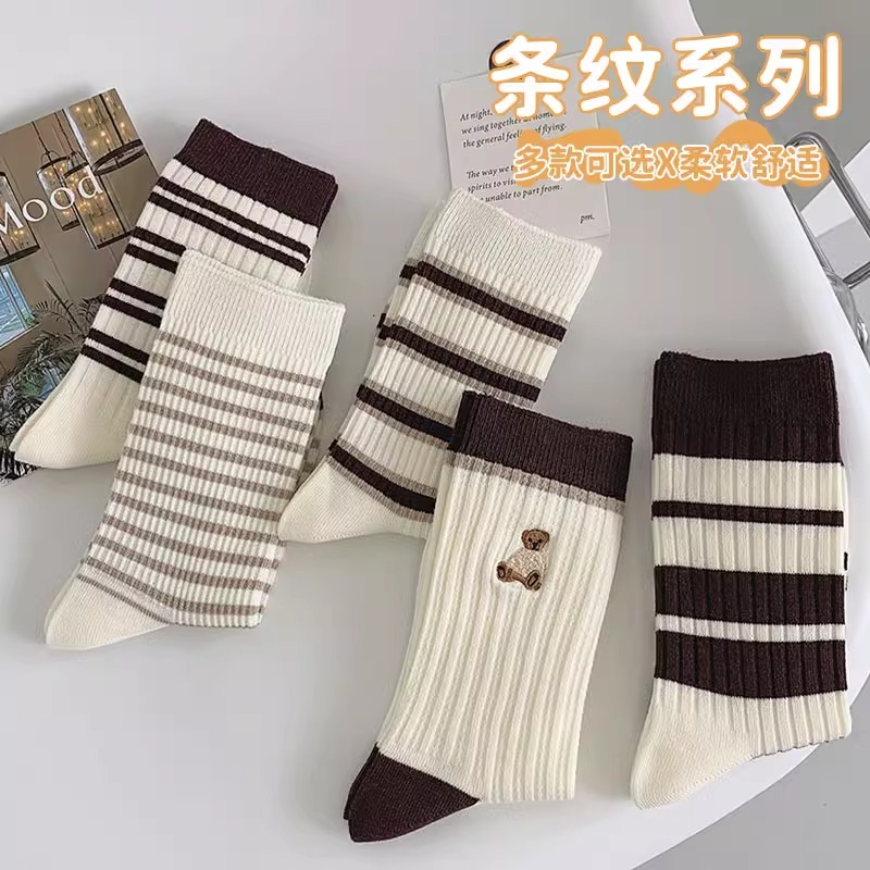 秋冬新款中筒袜百搭黑白长袜显瘦潮袜-第2张图片-提都小院