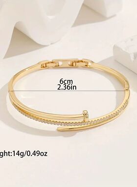 A Copper Inlaid Zircon Series Bracelet With A Sweet, Romanti