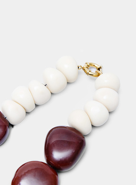 ZHUCHONGYUN2025秋新款龙豆象牙果铜坠项链