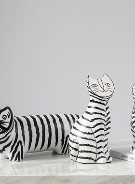 简约北欧横条猫咪摆件现代客厅桌面儿童房样板间书柜家居树脂装饰