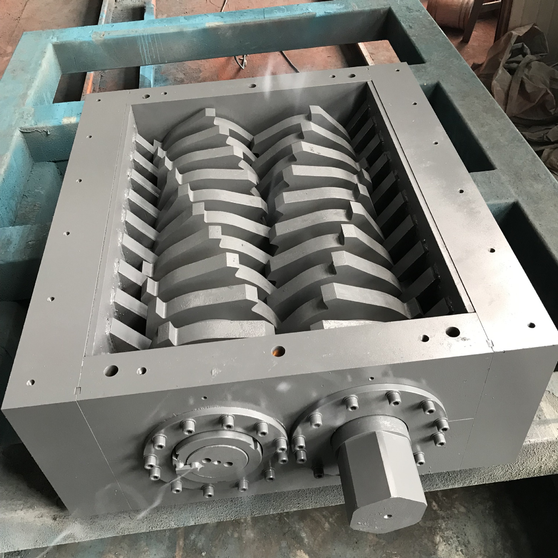 Double-shaft shredder accessories shredder chassis machine head garbage disposal large shredder blade box