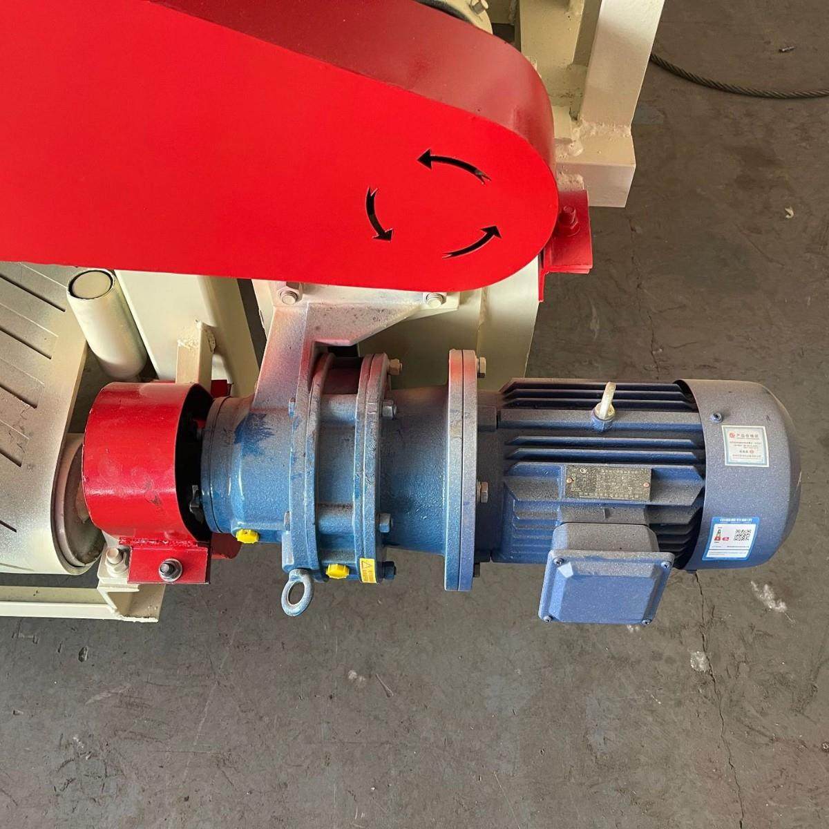 厂家直供木材剥皮机单辊大型林业机械电动圆木松树木材剥皮机,淘宝优惠券,粉丝福利购,淘宝优惠卷