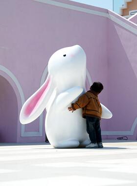 玻璃钢雕塑卡通兔子模型摆件户外园林景观公园商场店铺美陈装饰品