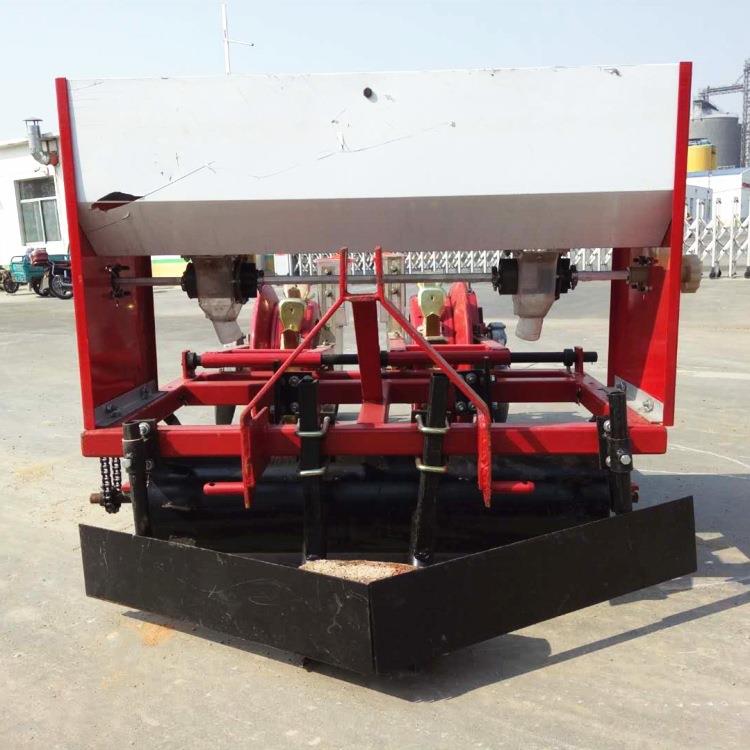 一垄三行玉米覆膜播种机谷物油葵花生蔬菜膜上打孔施肥种植机器 - 图0