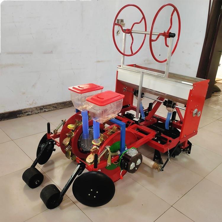 一垄三行玉米覆膜播种机谷物油葵花生蔬菜膜上打孔施肥种植机器 - 图2